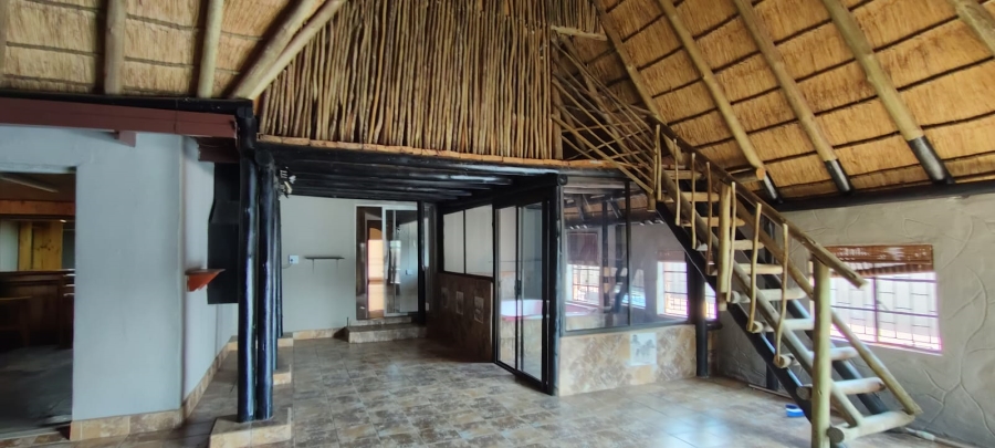 10 Bedroom Property for Sale in Oberholzer Gauteng