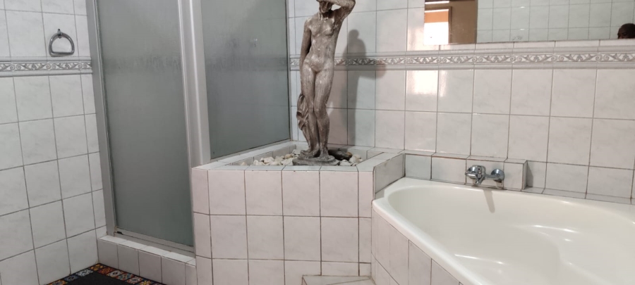 10 Bedroom Property for Sale in Oberholzer Gauteng