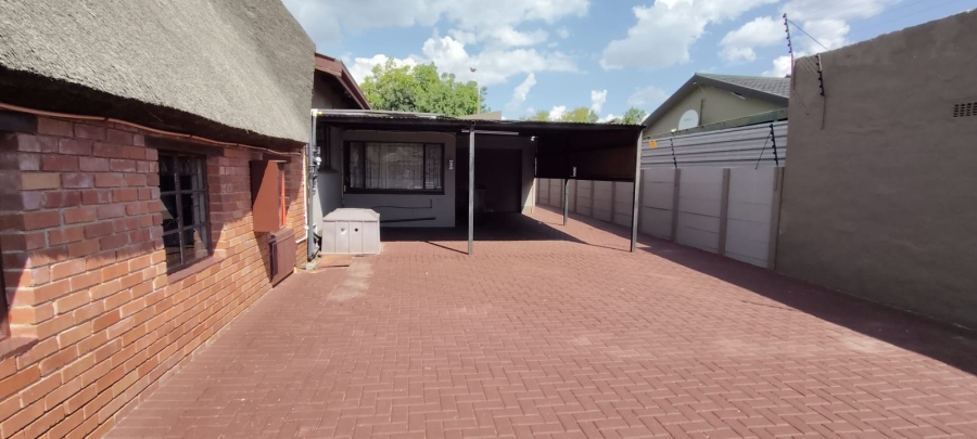 10 Bedroom Property for Sale in Oberholzer Gauteng