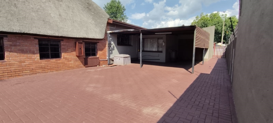 10 Bedroom Property for Sale in Oberholzer Gauteng