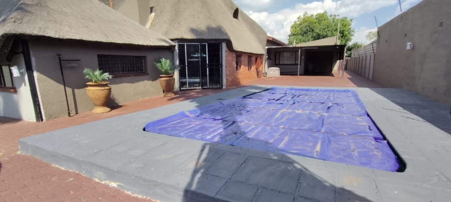 10 Bedroom Property for Sale in Oberholzer Gauteng
