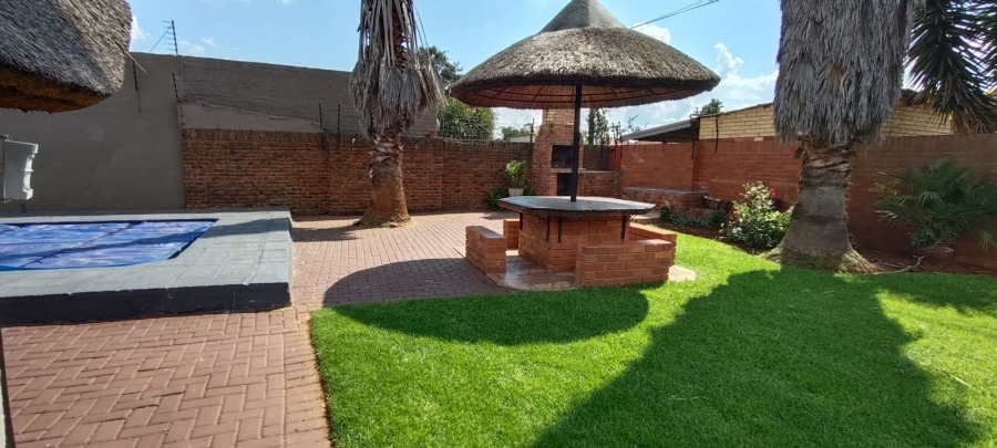 10 Bedroom Property for Sale in Oberholzer Gauteng