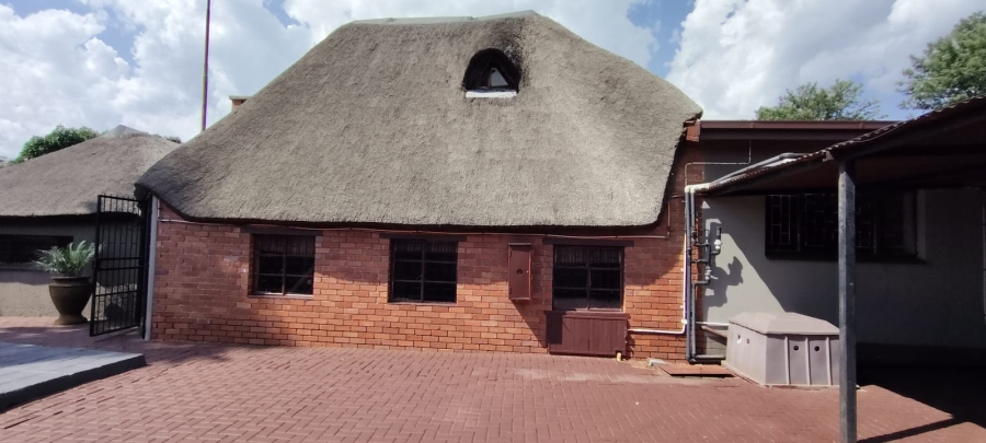 10 Bedroom Property for Sale in Oberholzer Gauteng
