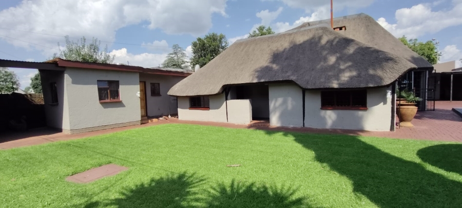 10 Bedroom Property for Sale in Oberholzer Gauteng
