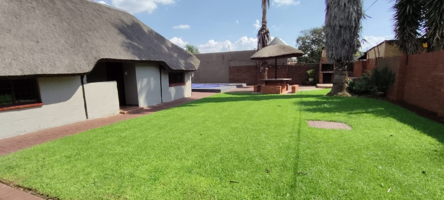10 Bedroom Property for Sale in Oberholzer Gauteng