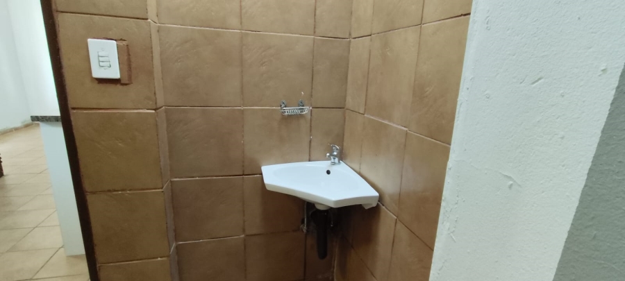 10 Bedroom Property for Sale in Oberholzer Gauteng