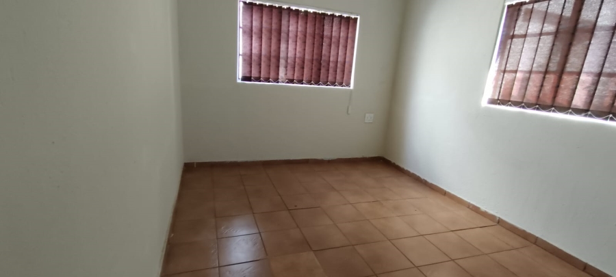 10 Bedroom Property for Sale in Oberholzer Gauteng