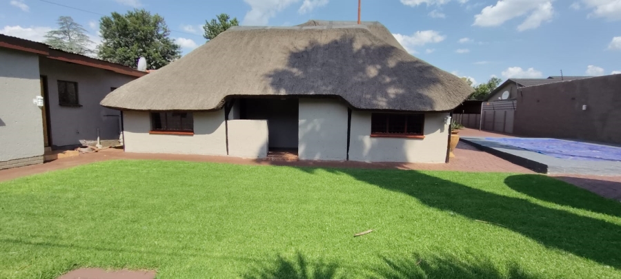10 Bedroom Property for Sale in Oberholzer Gauteng