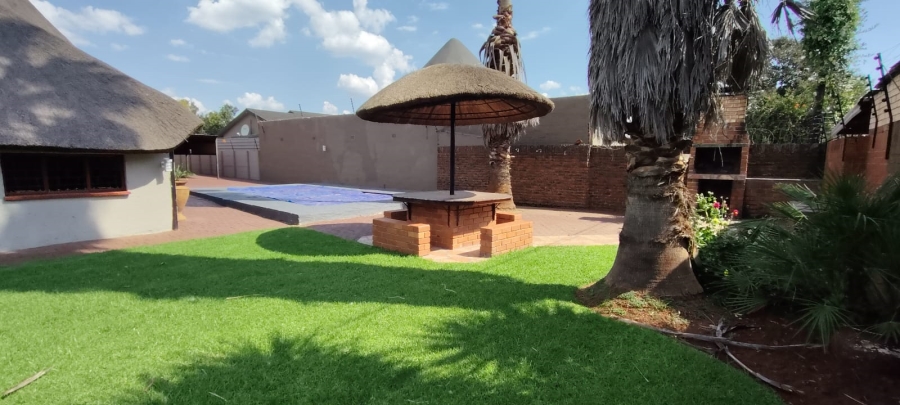 10 Bedroom Property for Sale in Oberholzer Gauteng
