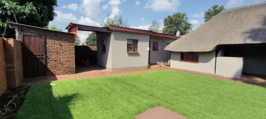 10 Bedroom Property for Sale in Oberholzer Gauteng