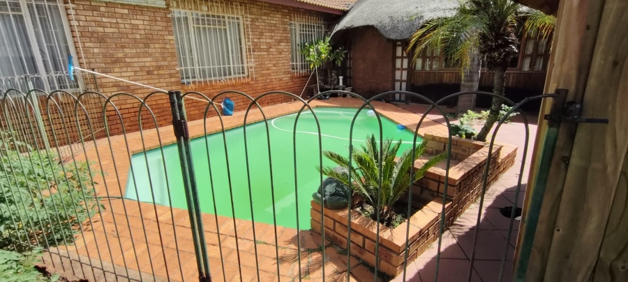3 Bedroom Property for Sale in Westonaria Gauteng