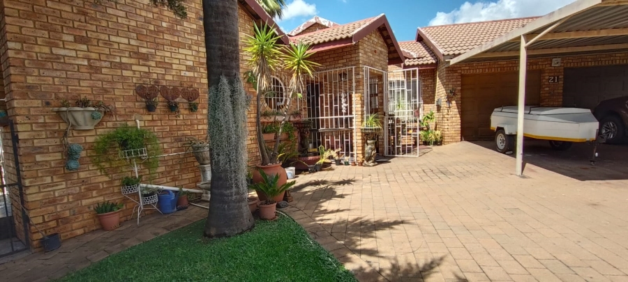 3 Bedroom Property for Sale in Westonaria Gauteng