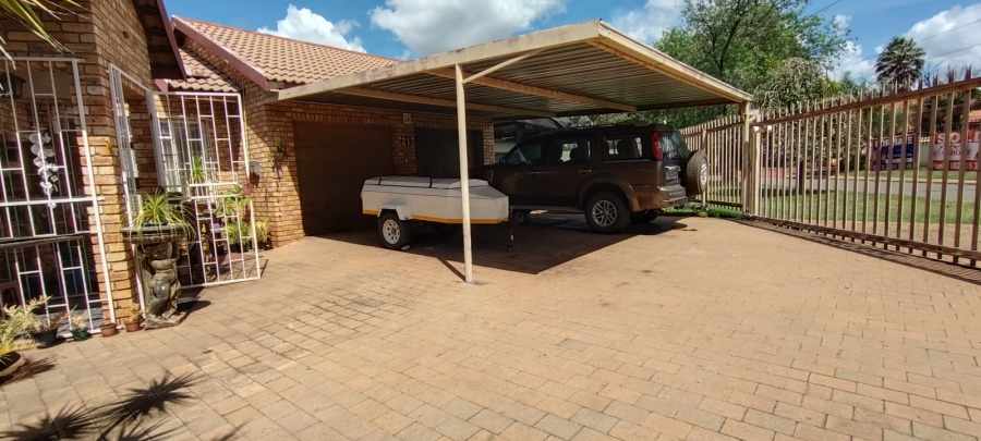 3 Bedroom Property for Sale in Westonaria Gauteng
