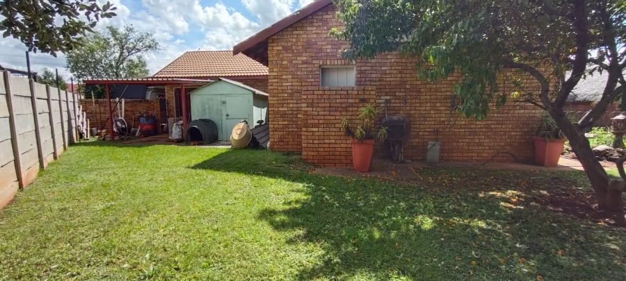 3 Bedroom Property for Sale in Westonaria Gauteng