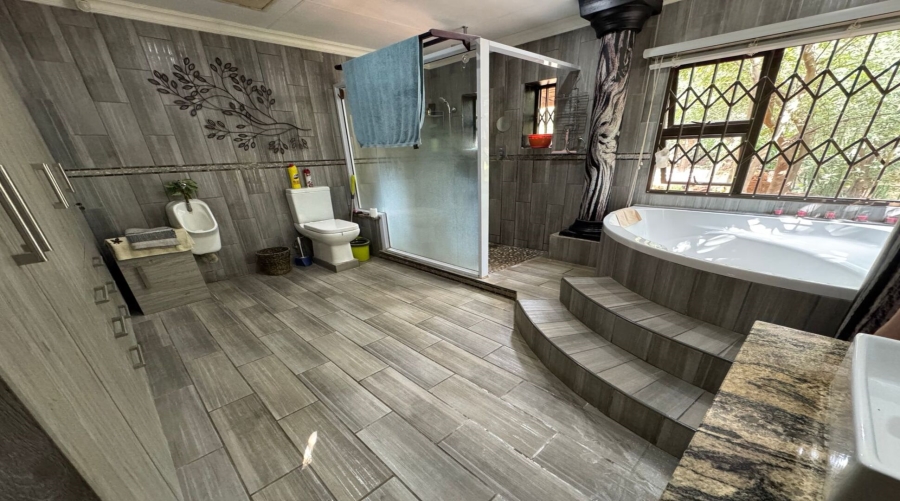 4 Bedroom Property for Sale in Agricultural Holding 464 Gauteng