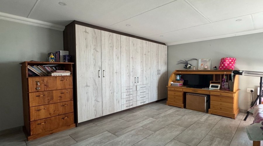4 Bedroom Property for Sale in Agricultural Holding 464 Gauteng