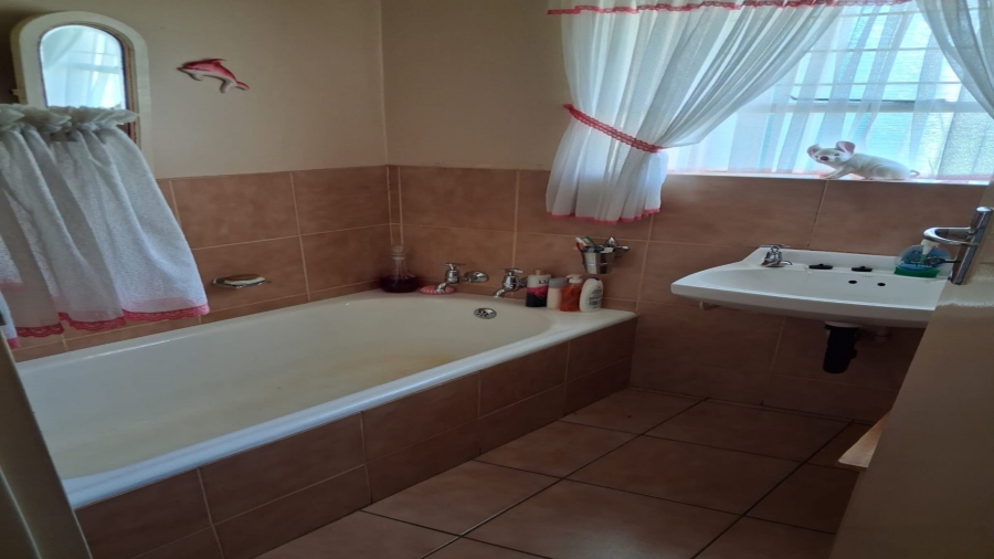 3 Bedroom Property for Sale in Vanderbijlpark SE 6 Gauteng
