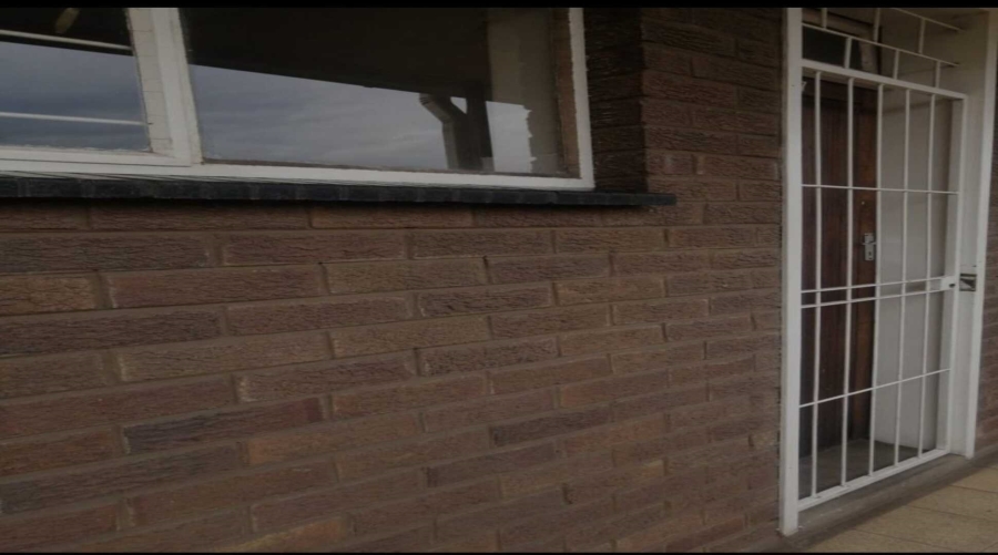 2 Bedroom Property for Sale in Vanderbijlpark CW 3 Gauteng