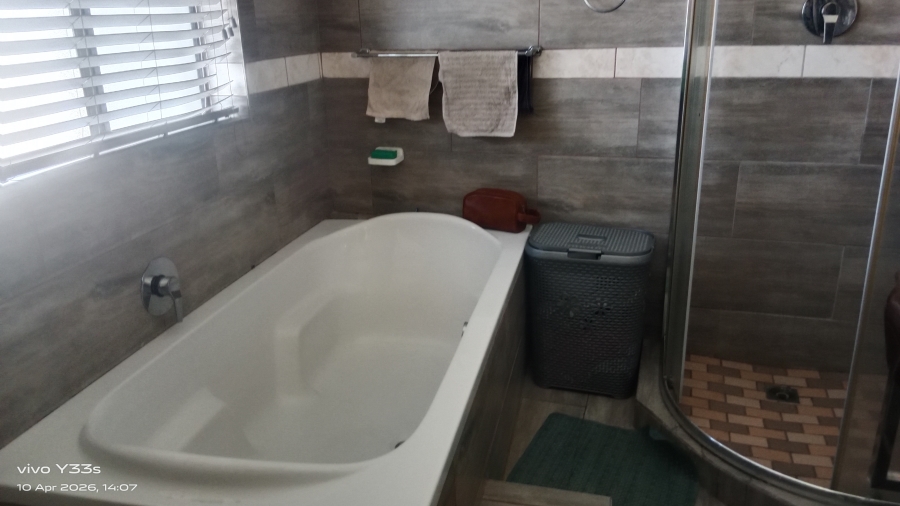 To Let 4 Bedroom Property for Rent in Sonland Park Gauteng