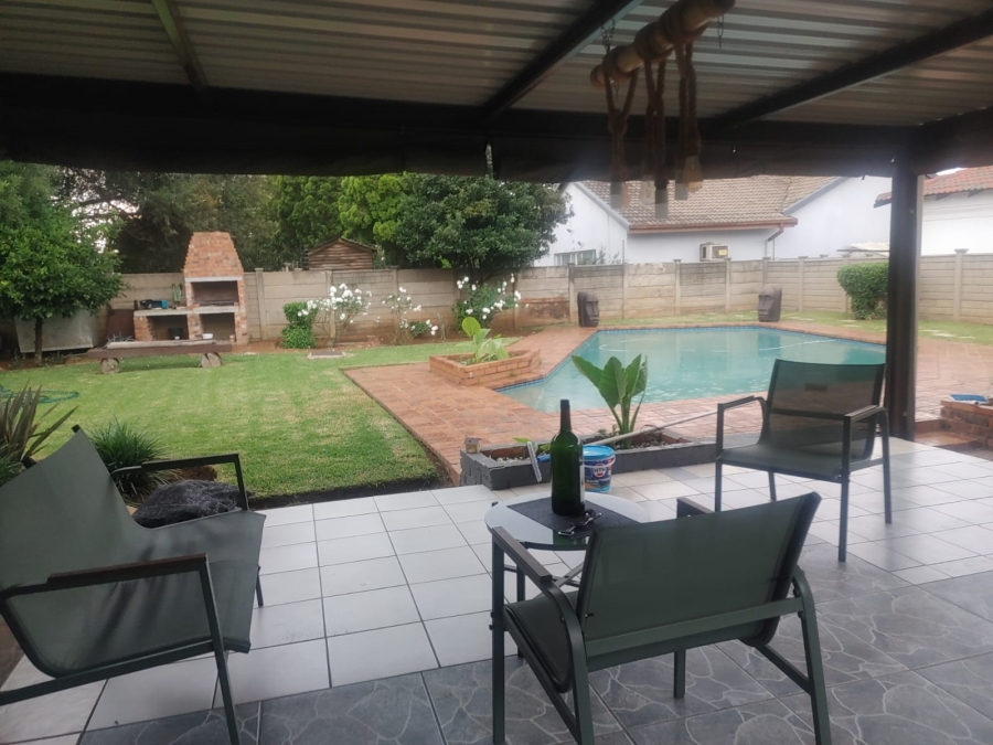 To Let 6 Bedroom Property for Rent in Vanderbijlpark SE 2 Gauteng