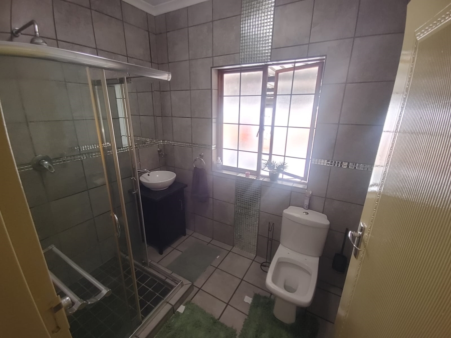 To Let 6 Bedroom Property for Rent in Vanderbijlpark SE 2 Gauteng