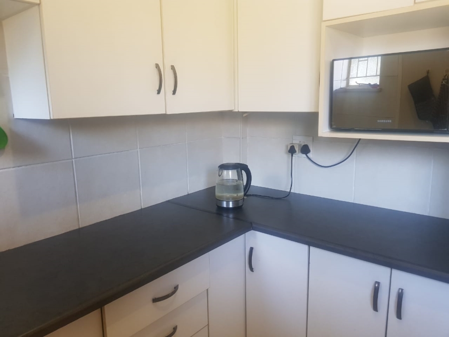 2 Bedroom Property for Sale in Three Rivers Proper Gauteng