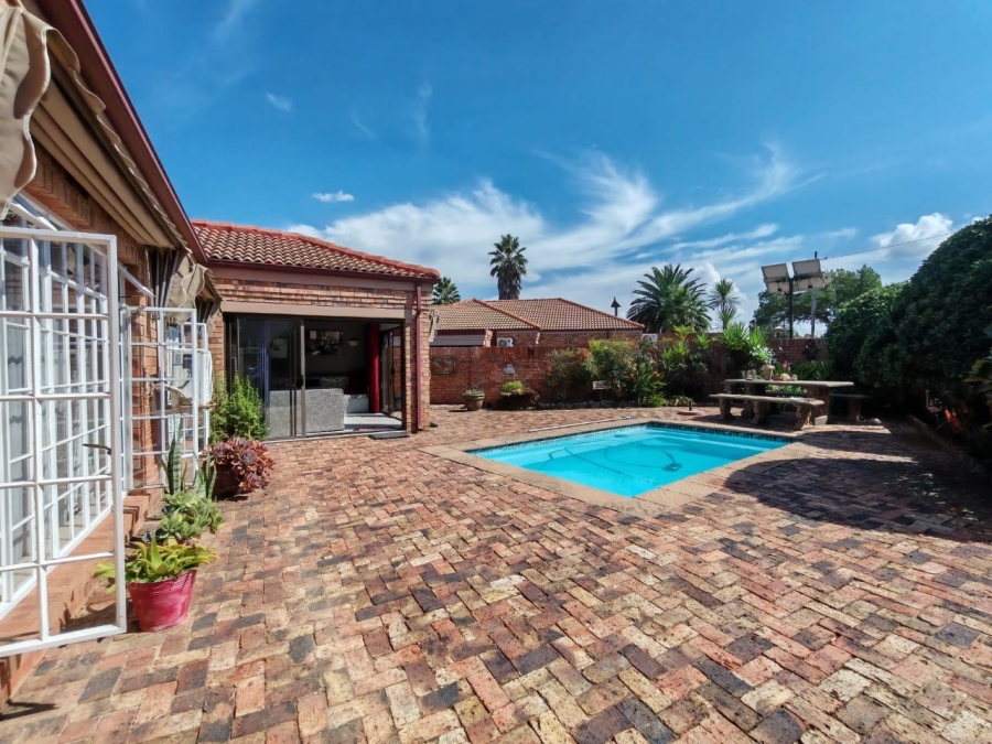 3 Bedroom Property for Sale in Three Rivers Gauteng
