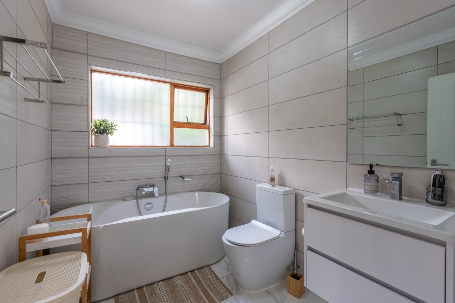 3 Bedroom Property for Sale in Magaliessig Gauteng