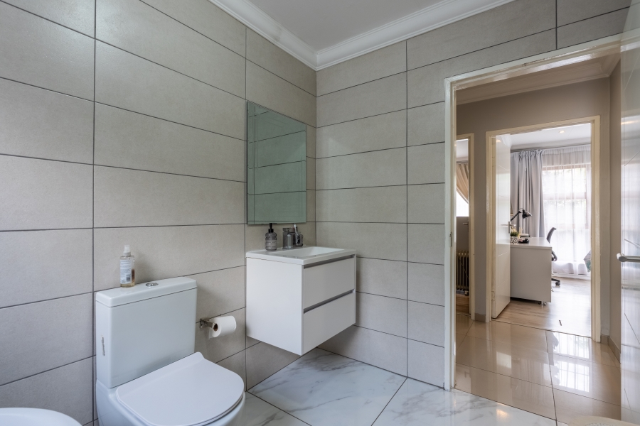 3 Bedroom Property for Sale in Magaliessig Gauteng