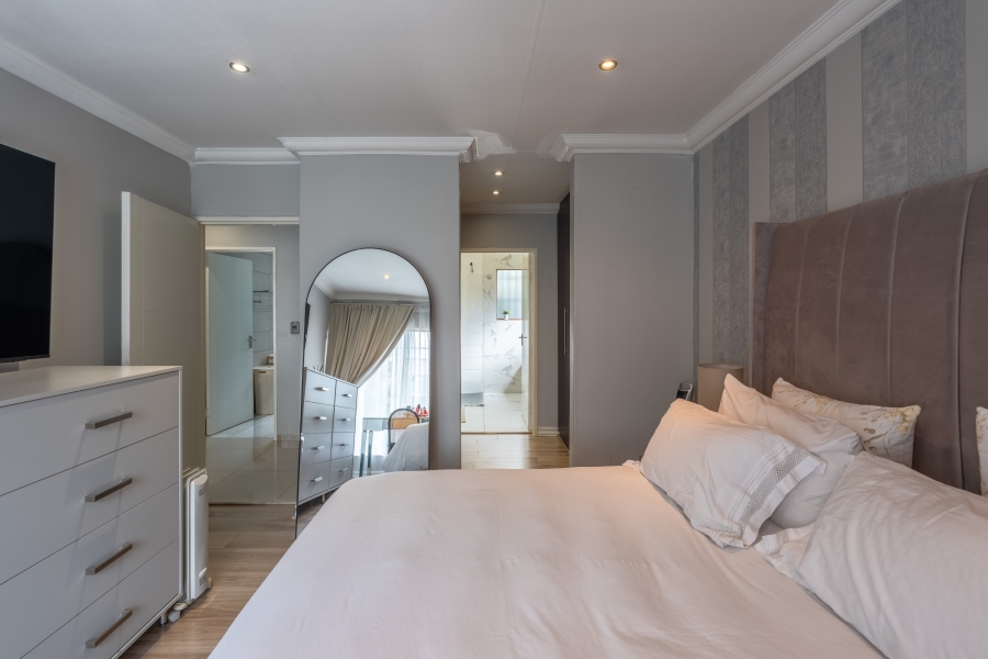 3 Bedroom Property for Sale in Magaliessig Gauteng