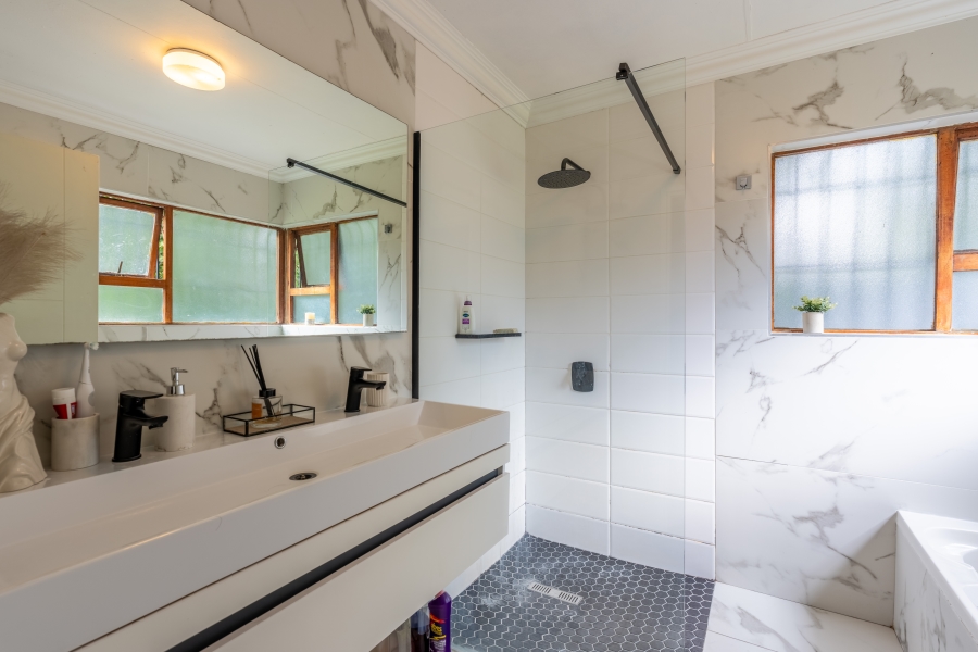 3 Bedroom Property for Sale in Magaliessig Gauteng