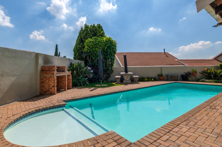 2 Bedroom Property for Sale in Sundowner Gauteng