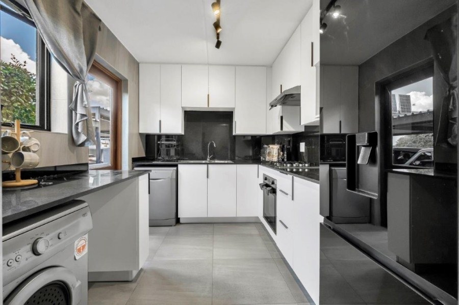 2 Bedroom Property for Sale in Victory Park Gauteng