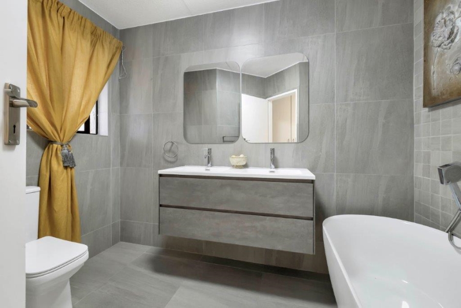 2 Bedroom Property for Sale in Victory Park Gauteng