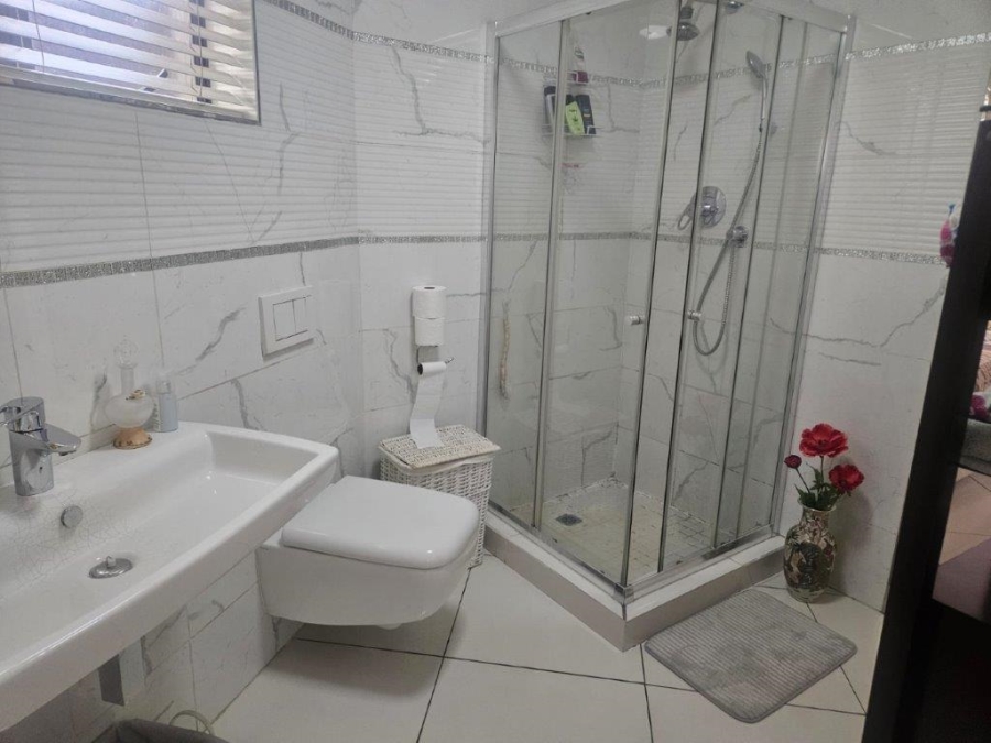 1 Bedroom Property for Sale in Dowerglen Ext 3 Gauteng