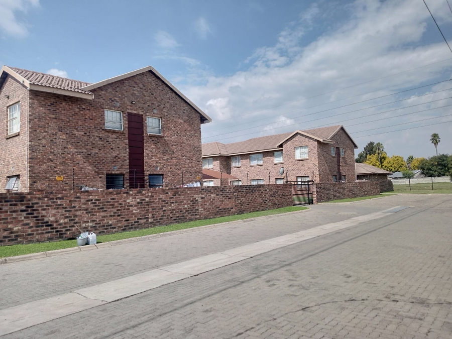 1 Bedroom Property for Sale in Fairlead Gauteng