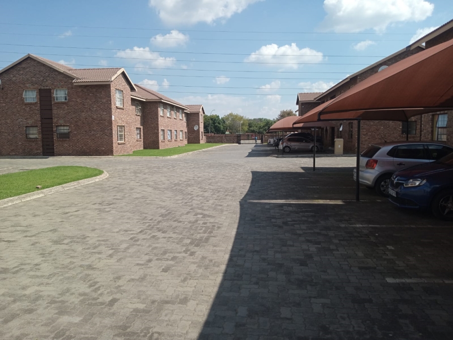 1 Bedroom Property for Sale in Fairlead Gauteng
