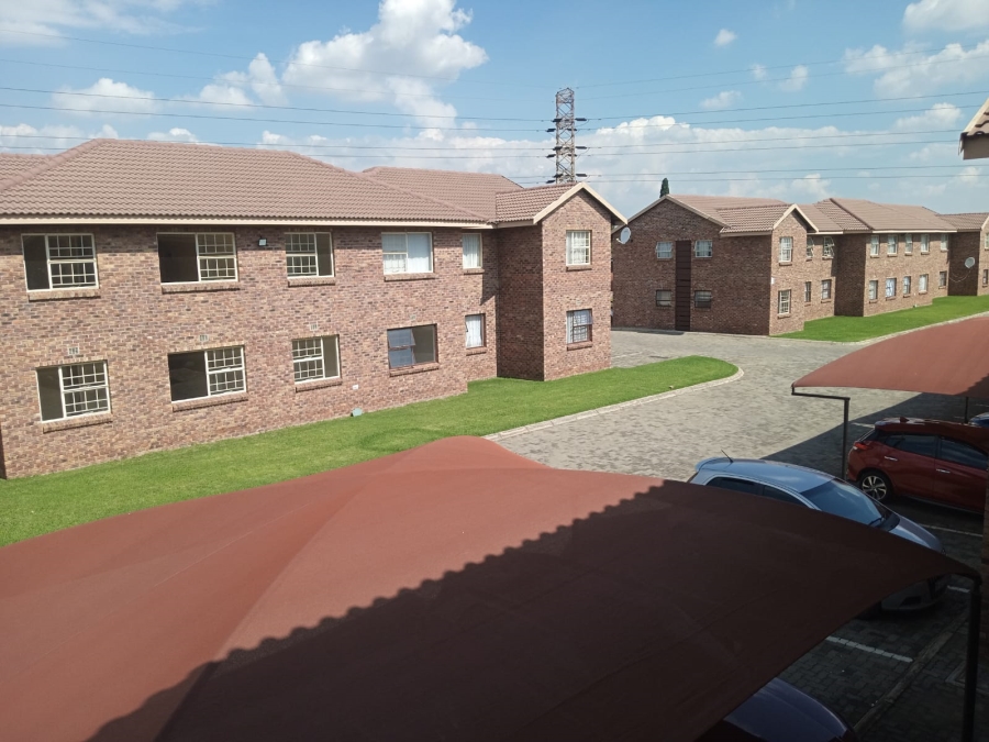 1 Bedroom Property for Sale in Fairlead Gauteng