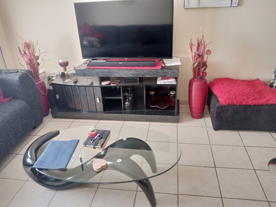1 Bedroom Property for Sale in Fairlead Gauteng
