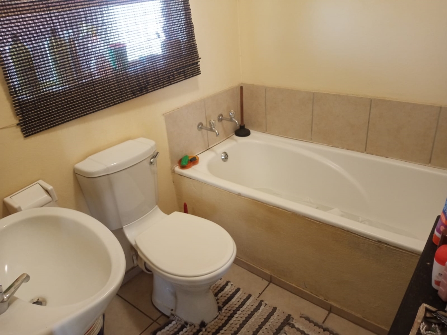 1 Bedroom Property for Sale in Fairlead Gauteng