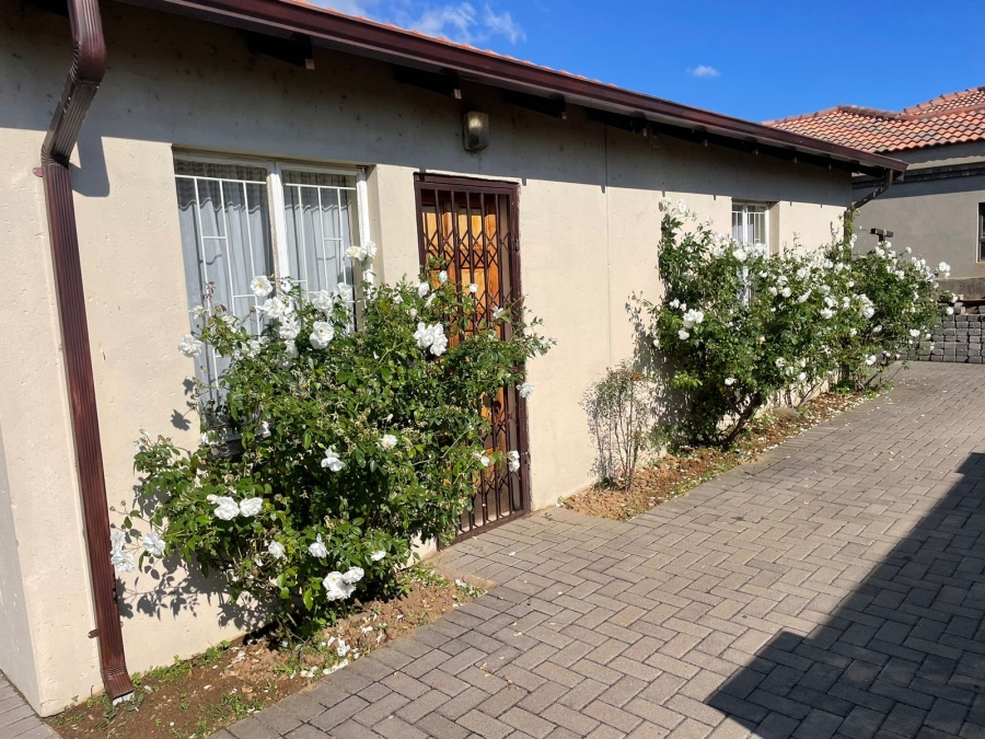 2 Bedroom Property for Sale in Golden Gardens Gauteng