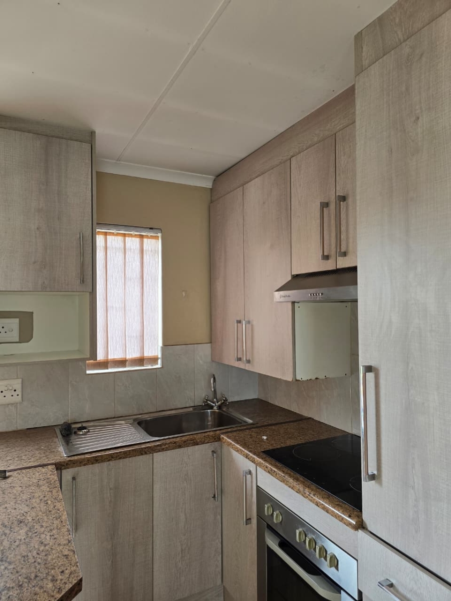 2 Bedroom Property for Sale in Golden Gardens Gauteng