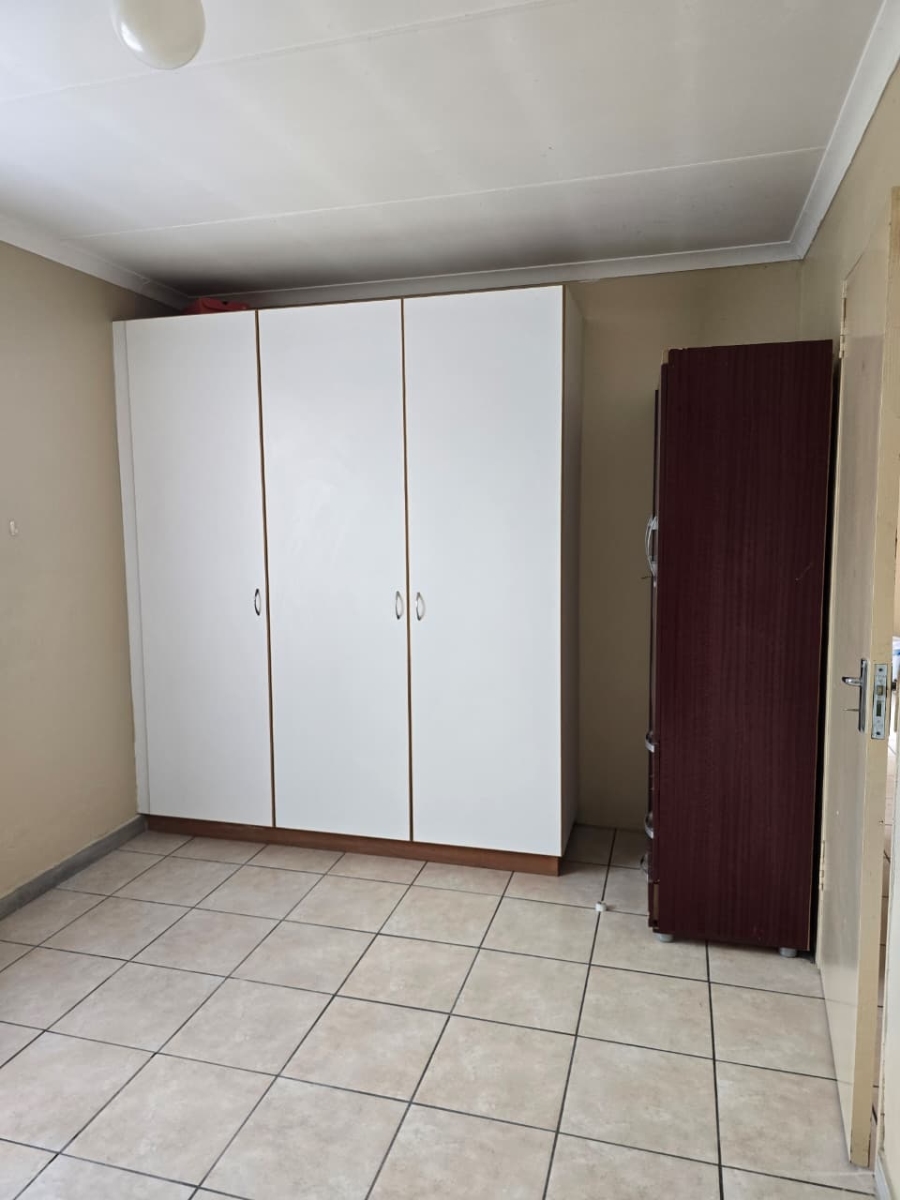 2 Bedroom Property for Sale in Golden Gardens Gauteng