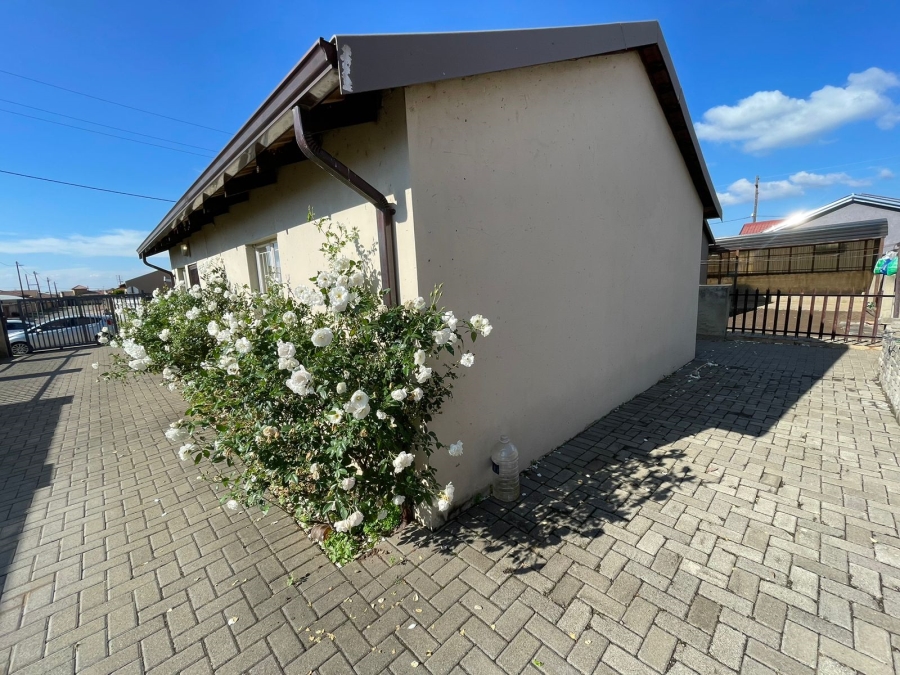2 Bedroom Property for Sale in Golden Gardens Gauteng