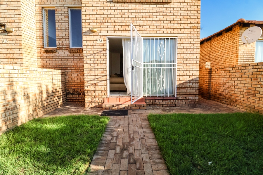 2 Bedroom Property for Sale in Heuwelsig Estate Gauteng