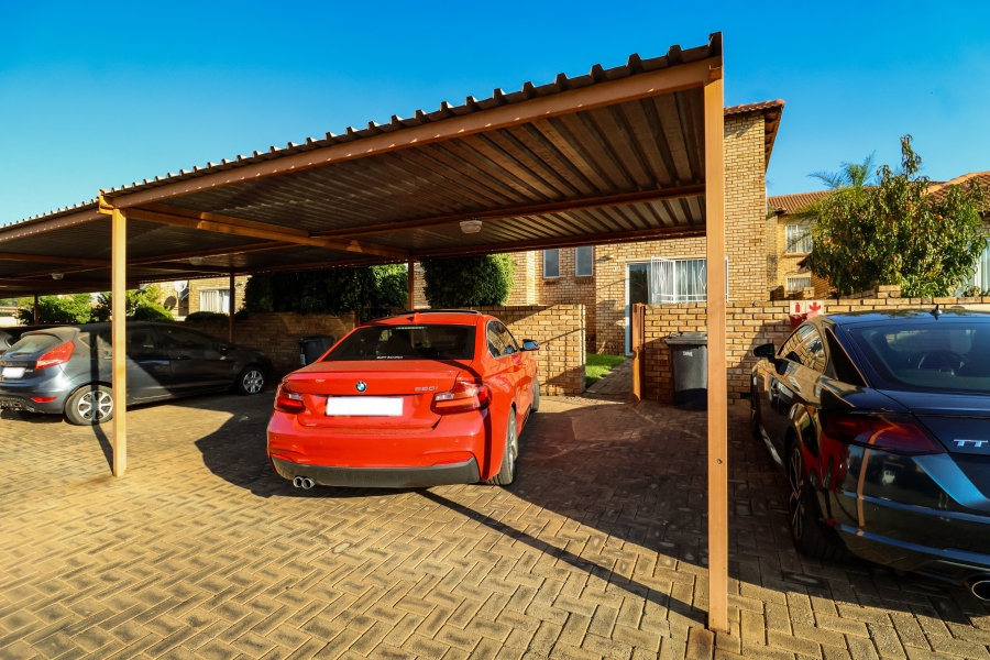 2 Bedroom Property for Sale in Heuwelsig Estate Gauteng