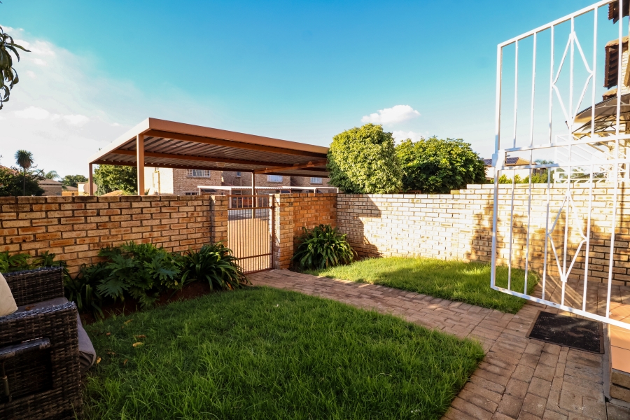 2 Bedroom Property for Sale in Heuwelsig Estate Gauteng