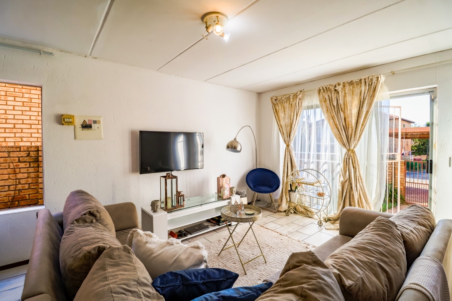 2 Bedroom Property for Sale in Heuwelsig Estate Gauteng