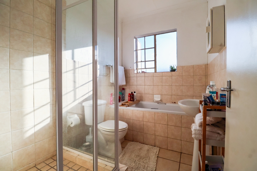 2 Bedroom Property for Sale in Heuwelsig Estate Gauteng