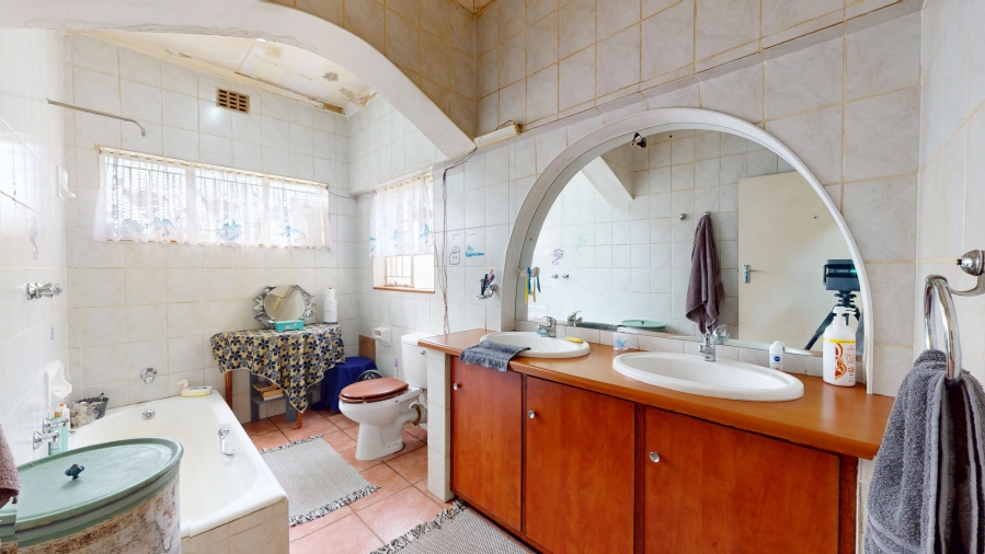 6 Bedroom Property for Sale in Benoni AH Gauteng